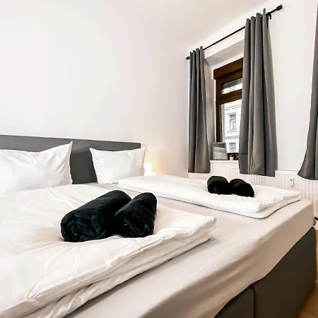 Moderne 3 Schlafzimmer Mit Modernem Bad, Kueche, Waschmaschine Und Trockner Leipzig