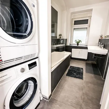 Apartment Moderne 3 Schlafzimmer Mit Modernem Bad, Kueche, Waschmaschine Und Trockner *