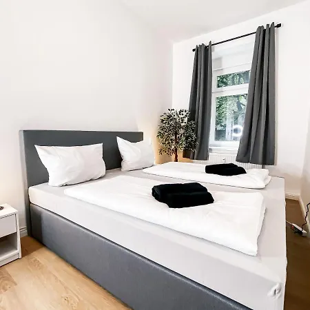 Moderne 3 Schlafzimmer Mit Modernem Bad, Kueche, Waschmaschine Und Trockner Apartment *