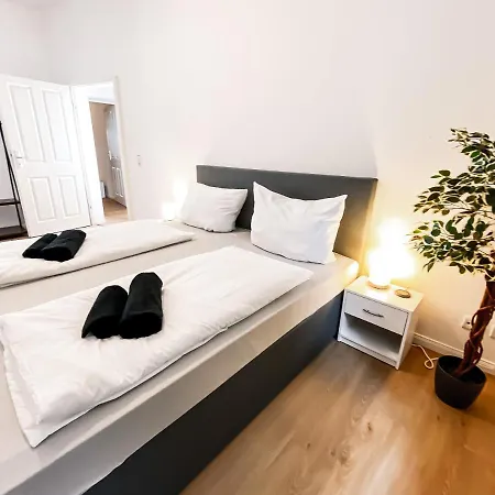 Moderne 3 Schlafzimmer Mit Modernem Bad, Kueche, Waschmaschine Und Trockner Apartment *
