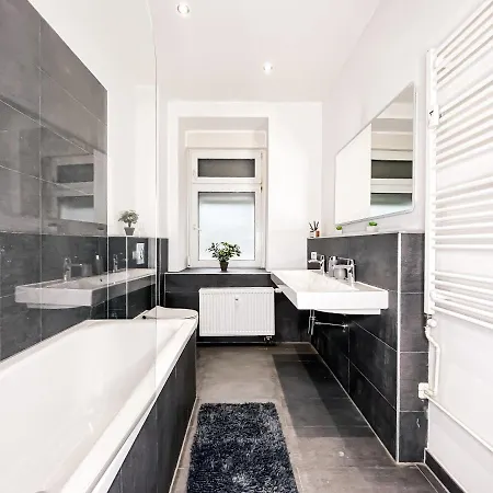 Apartment Moderne 3 Schlafzimmer Mit Modernem Bad, Kueche, Waschmaschine Und Trockner *