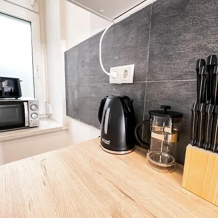 Moderne 3 Schlafzimmer Mit Modernem Bad, Kueche, Waschmaschine Und Trockner Apartment