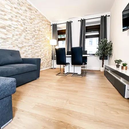 Moderne 3 Schlafzimmer Mit Modernem Bad, Kueche, Waschmaschine Und Trockner Apartment *